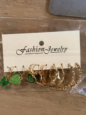 Fashion Jewelry Gold Hoop Earrings Green Heart Charms
